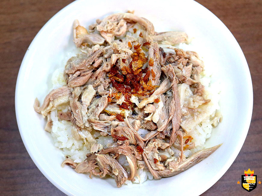 台南鵝肉／鵝肉飯比賽全台第三名／選用飼養90～100天上等溫體鵝／每日限量晚來吃不到／自製鵝油蔥酥及香蔥鵝油／鵝湯免費供應無限暢飲／獨家特製沾醬與辣醬／用餐時段必客滿