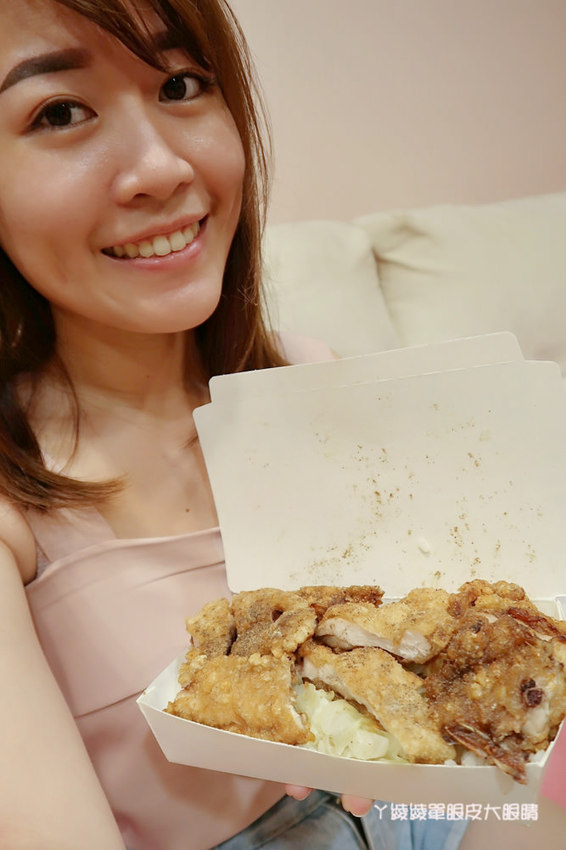 新竹便當|巧媽咪美味小吃,滿到蓋不起來的炸雞排便當!經濟便當只要35元