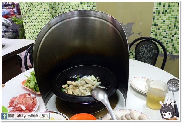 真味石頭火鍋：[食記]►台南北區◄在地老店大骨湯頭超清爽/平日用餐週一到週四另送小菜！－台南小北觀光夜市真味石頭火鍋