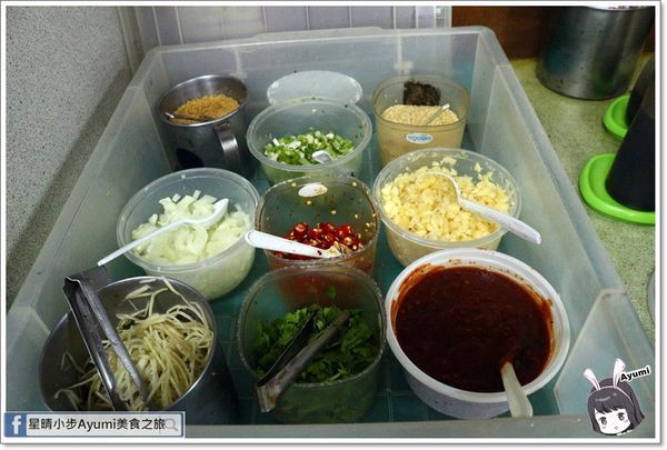 真味石頭火鍋：[食記]►台南北區◄在地老店大骨湯頭超清爽/平日用餐週一到週四另送小菜！－台南小北觀光夜市真味石頭火鍋