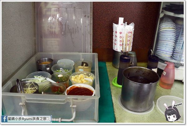 真味石頭火鍋：[食記]►台南北區◄在地老店大骨湯頭超清爽/平日用餐週一到週四另送小菜！－台南小北觀光夜市真味石頭火鍋