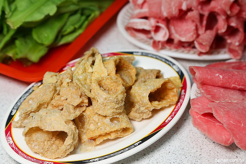 台南北區美食｜原海安路老店石頭火鍋『小北觀光夜市-真味火鍋』手炒出30幾年的古早味火鍋!- 台南好Food遊