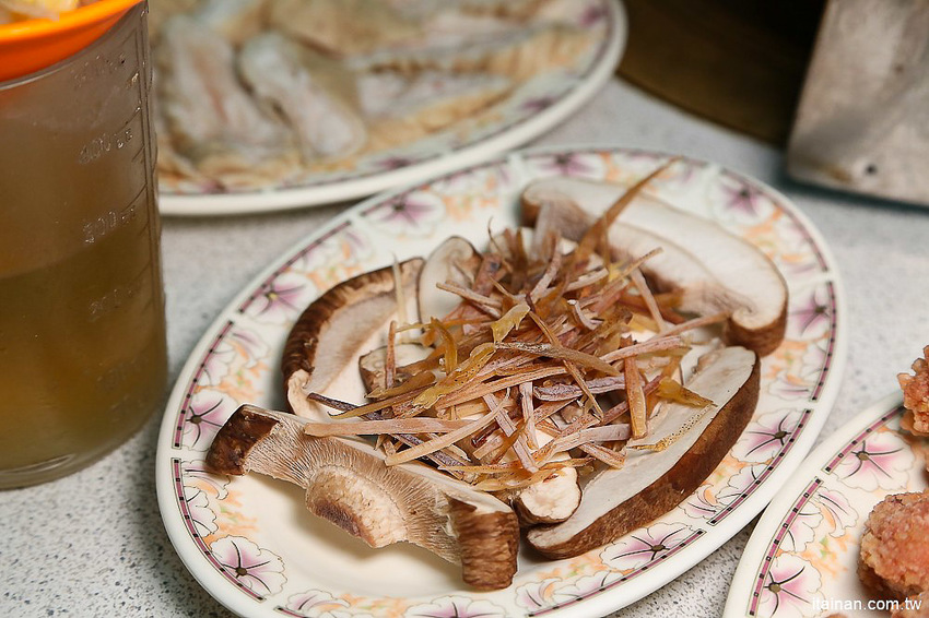 台南北區美食｜原海安路老店石頭火鍋『小北觀光夜市-真味火鍋』手炒出30幾年的古早味火鍋!- 台南好Food遊