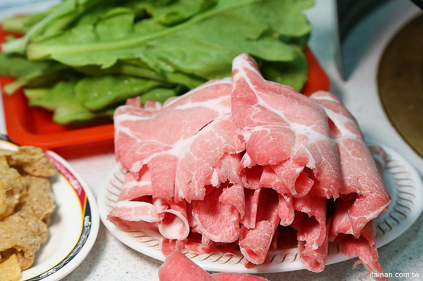 台南北區美食｜原海安路老店石頭火鍋『小北觀光夜市-真味火鍋』手炒出30幾年的古早味火鍋!- 台南好Food遊