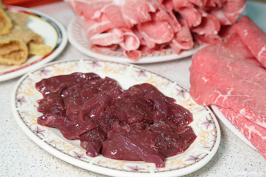 台南北區美食｜原海安路老店石頭火鍋『小北觀光夜市-真味火鍋』手炒出30幾年的古早味火鍋!- 台南好Food遊