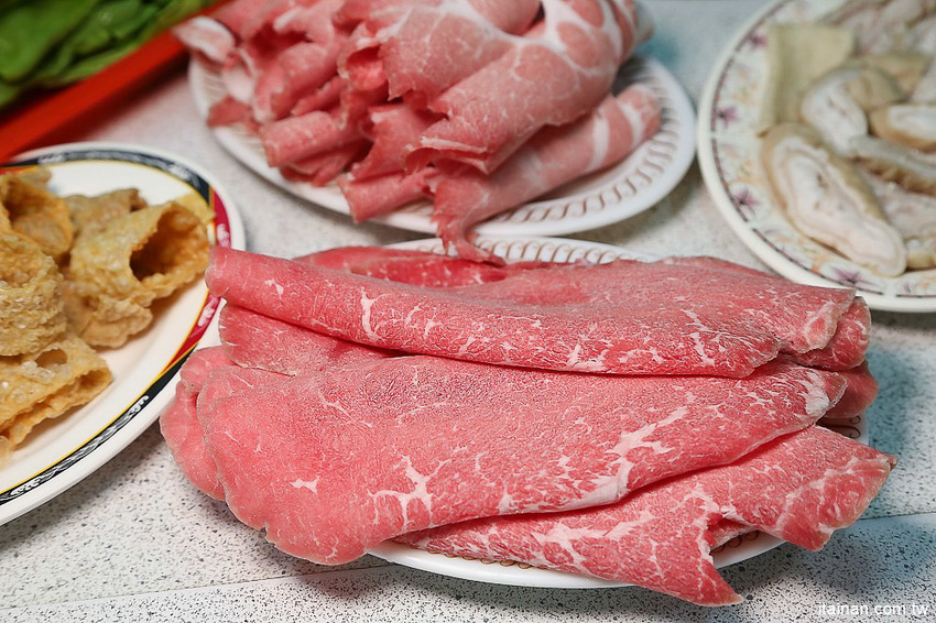 台南北區美食｜原海安路老店石頭火鍋『小北觀光夜市-真味火鍋』手炒出30幾年的古早味火鍋!- 台南好Food遊