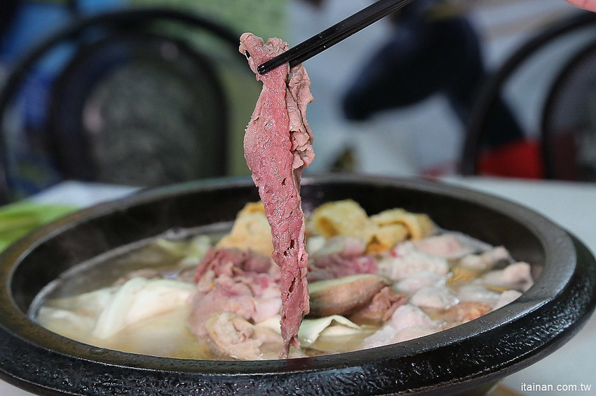 台南北區美食｜原海安路老店石頭火鍋『小北觀光夜市-真味火鍋』手炒出30幾年的古早味火鍋!- 台南好Food遊