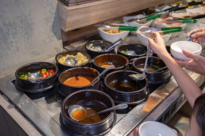 阿豬嘻烤肉村|台北超平價吃到飽,西門町美食、韓式烤肉吃到飽、西門韓式烤肉、西門韓式料理、韓式烤五花肉、韓式烤肉餐廳、西門銅板烤肉、西門韓式吃到飽、西門吃到飽