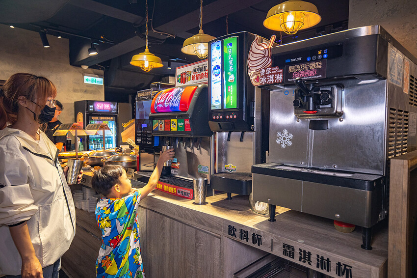 阿豬嘻烤肉村|台北超平價吃到飽,西門町美食、韓式烤肉吃到飽、西門韓式烤肉、西門韓式料理、韓式烤五花肉、韓式烤肉餐廳、西門銅板烤肉、西門韓式吃到飽、西門吃到飽