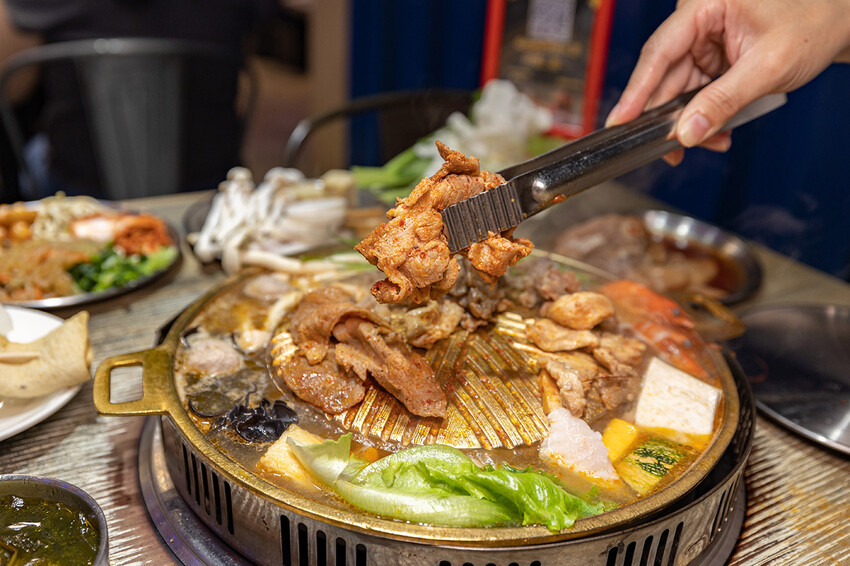 阿豬嘻烤肉村|台北超平價吃到飽,西門町美食、韓式烤肉吃到飽、西門韓式烤肉、西門韓式料理、韓式烤五花肉、韓式烤肉餐廳、西門銅板烤肉、西門韓式吃到飽、西門吃到飽
