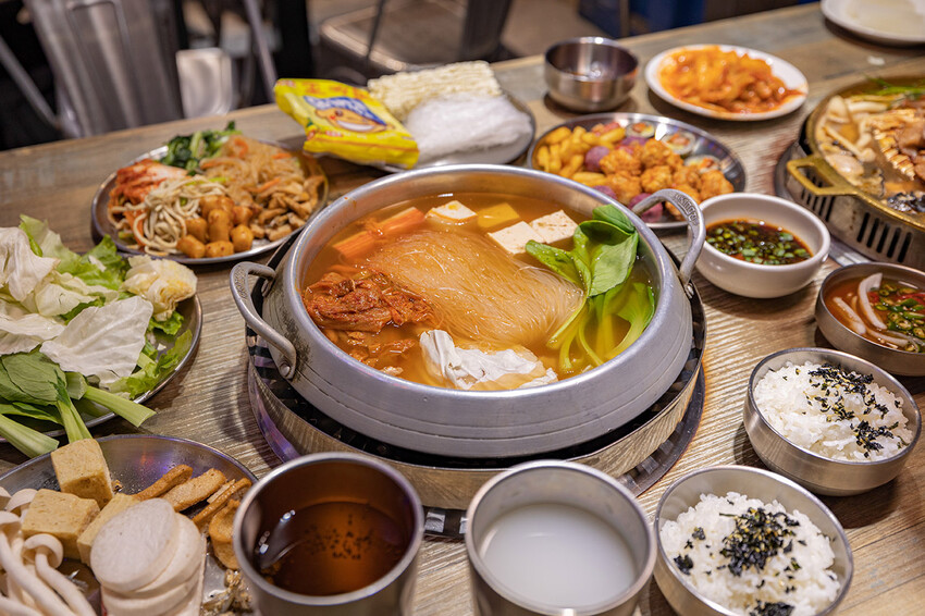 阿豬嘻烤肉村|台北超平價吃到飽,西門町美食、韓式烤肉吃到飽、西門韓式烤肉、西門韓式料理、韓式烤五花肉、韓式烤肉餐廳、西門銅板烤肉、西門韓式吃到飽、西門吃到飽