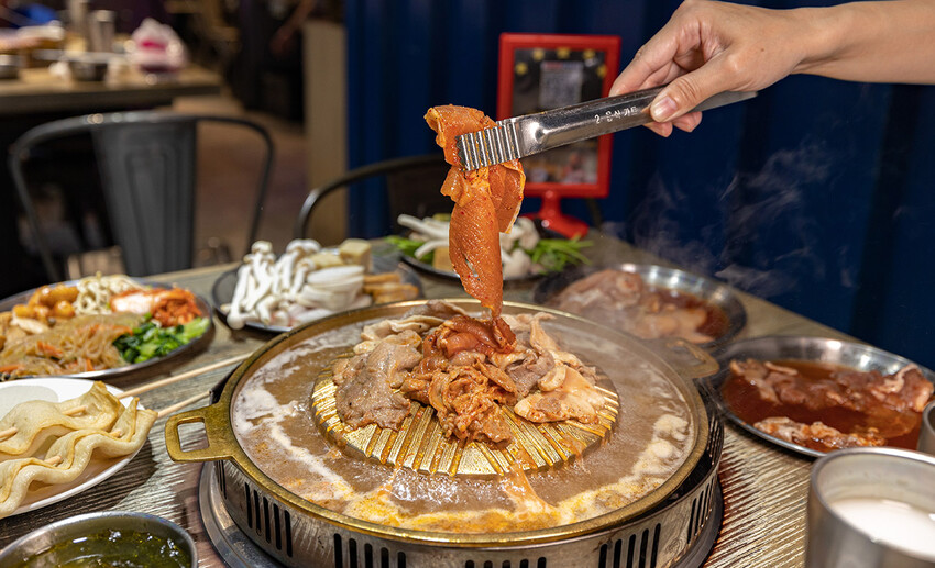 阿豬嘻烤肉村|台北超平價吃到飽,西門町美食、韓式烤肉吃到飽、西門韓式烤肉、西門韓式料理、韓式烤五花肉、韓式烤肉餐廳、西門銅板烤肉、西門韓式吃到飽、西門吃到飽