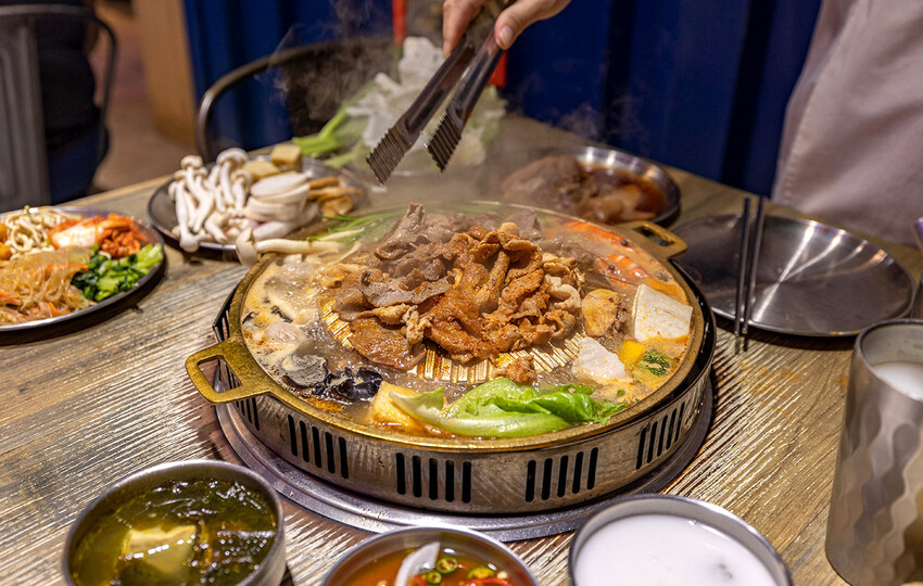 阿豬嘻烤肉村|台北超平價吃到飽,西門町美食、韓式烤肉吃到飽、西門韓式烤肉、西門韓式料理、韓式烤五花肉、韓式烤肉餐廳、西門銅板烤肉、西門韓式吃到飽、西門吃到飽