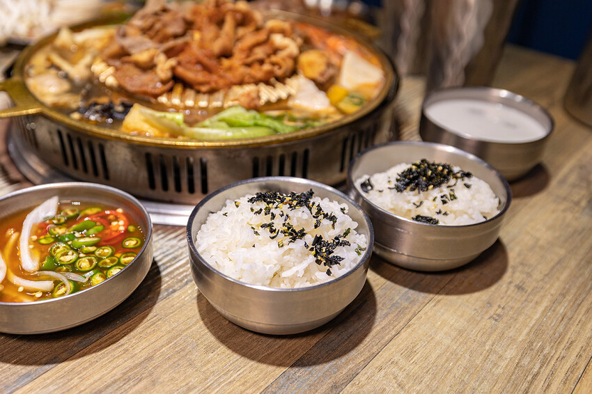 阿豬嘻烤肉村|台北超平價吃到飽,西門町美食、韓式烤肉吃到飽、西門韓式烤肉、西門韓式料理、韓式烤五花肉、韓式烤肉餐廳、西門銅板烤肉、西門韓式吃到飽、西門吃到飽