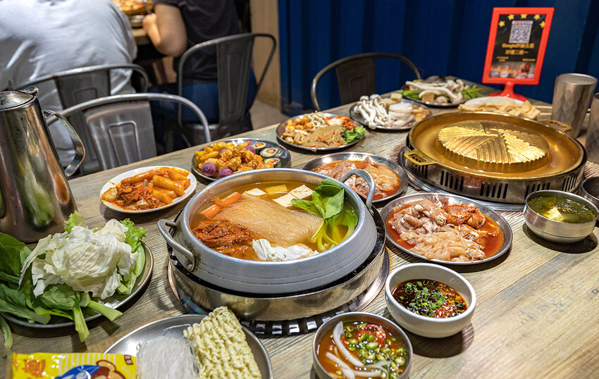 阿豬嘻烤肉村|台北超平價吃到飽,西門町美食、韓式烤肉吃到飽、西門韓式烤肉、西門韓式料理、韓式烤五花肉、韓式烤肉餐廳、西門銅板烤肉、西門韓式吃到飽、西門吃到飽