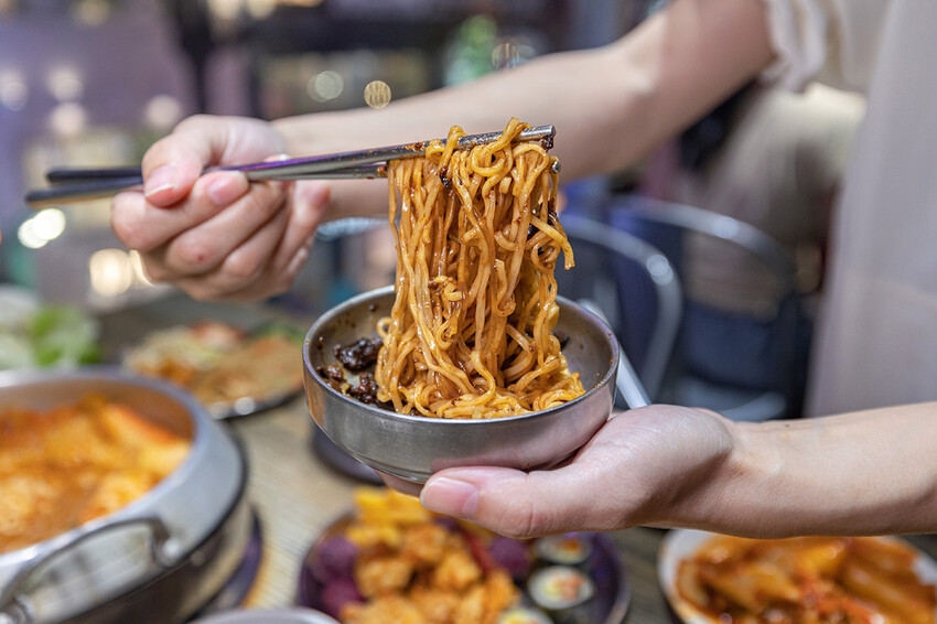 阿豬嘻烤肉村|台北超平價吃到飽,西門町美食、韓式烤肉吃到飽、西門韓式烤肉、西門韓式料理、韓式烤五花肉、韓式烤肉餐廳、西門銅板烤肉、西門韓式吃到飽、西門吃到飽
