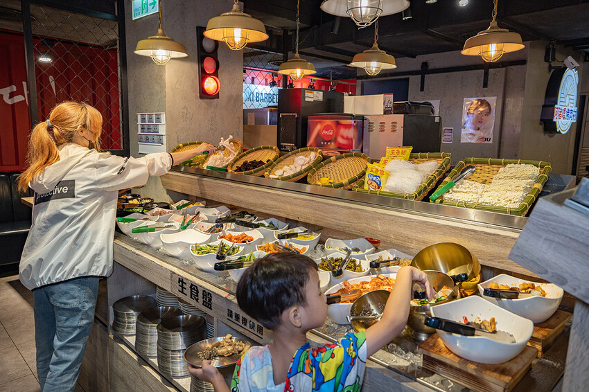 阿豬嘻烤肉村|台北超平價吃到飽,西門町美食、韓式烤肉吃到飽、西門韓式烤肉、西門韓式料理、韓式烤五花肉、韓式烤肉餐廳、西門銅板烤肉、西門韓式吃到飽、西門吃到飽