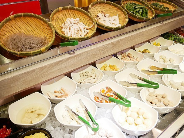 阿豬嘻烤肉村：阿豬嘻烤肉村-台北西門町韓式吃到飽  菜色種類多  肉品、熟食都不少  兩個人以上還有一份韓式泡菜鍋  多人聚餐超適合