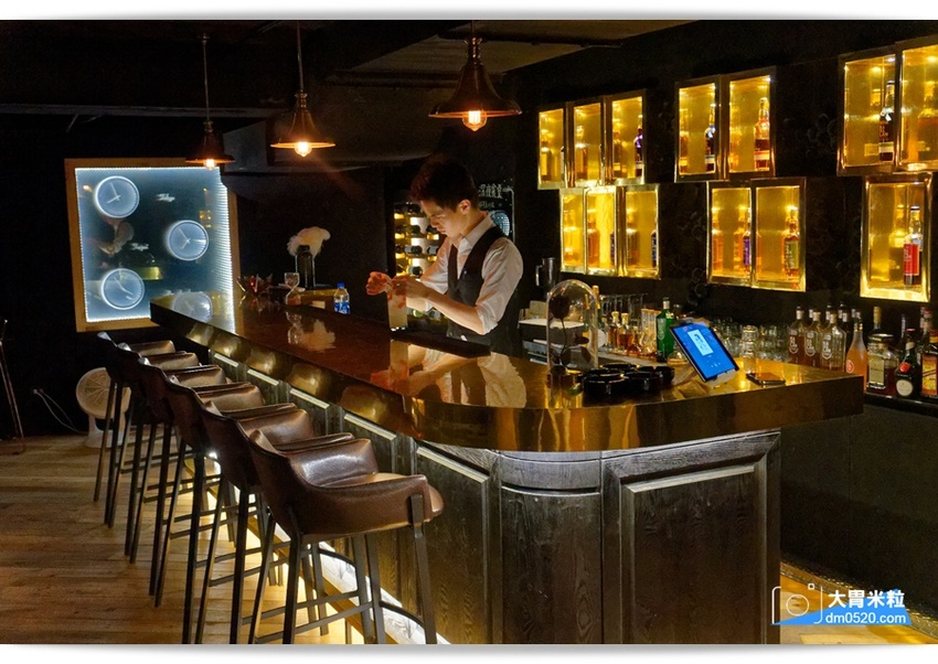 洞香春,店中店酒吧!一秒走進大亨小傳黑金奢華氛圍,隨機菜單深夜食堂x客製化調酒,捷運中山國中美食,台北調酒吧推薦, - 大胃米粒 DAVID & MILLY