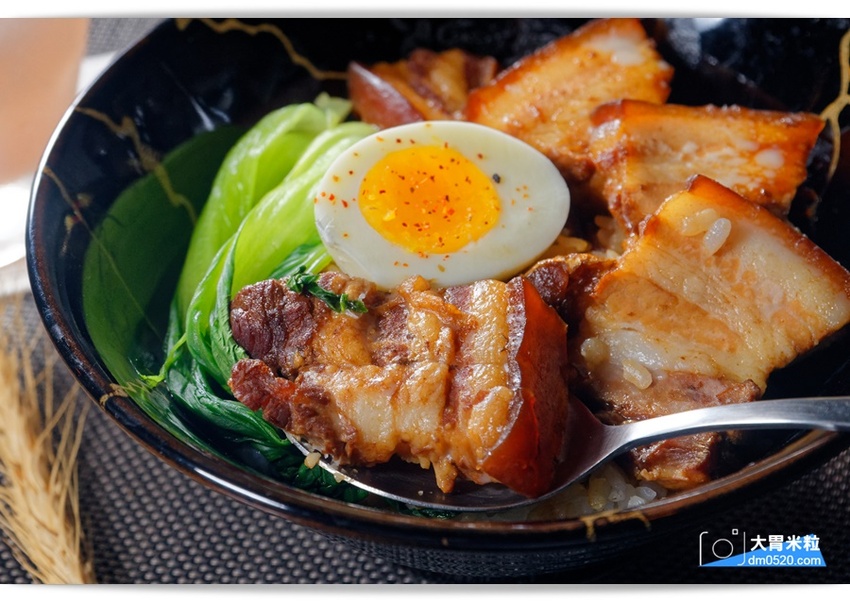 洞香春,店中店酒吧!一秒走進大亨小傳黑金奢華氛圍,隨機菜單深夜食堂x客製化調酒,捷運中山國中美食,台北調酒吧推薦, - 大胃米粒 DAVID & MILLY