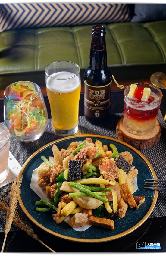 洞香春,店中店酒吧!一秒走進大亨小傳黑金奢華氛圍,隨機菜單深夜食堂x客製化調酒,捷運中山國中美食,台北調酒吧推薦, - 大胃米粒 DAVID & MILLY