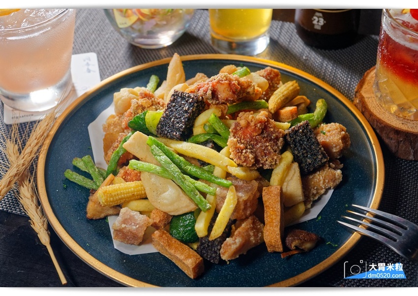 洞香春,店中店酒吧!一秒走進大亨小傳黑金奢華氛圍,隨機菜單深夜食堂x客製化調酒,捷運中山國中美食,台北調酒吧推薦, - 大胃米粒 DAVID & MILLY