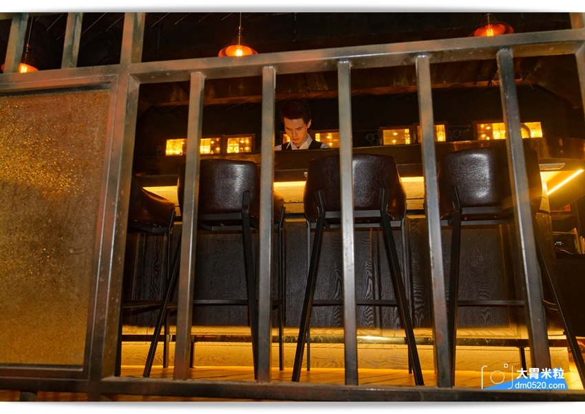 洞香春,店中店酒吧!一秒走進大亨小傳黑金奢華氛圍,隨機菜單深夜食堂x客製化調酒,捷運中山國中美食,台北調酒吧推薦, - 大胃米粒 DAVID & MILLY