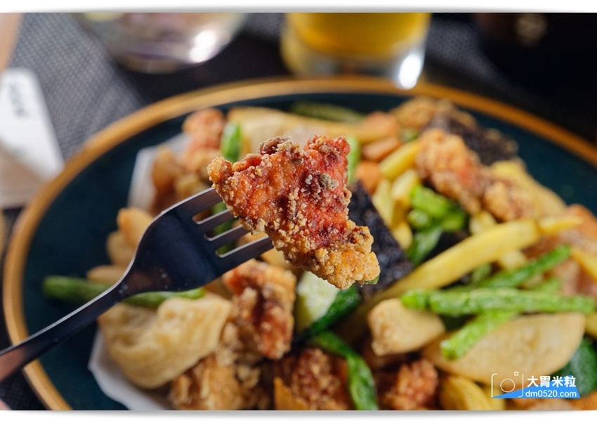 洞香春,店中店酒吧!一秒走進大亨小傳黑金奢華氛圍,隨機菜單深夜食堂x客製化調酒,捷運中山國中美食,台北調酒吧推薦, - 大胃米粒 DAVID & MILLY