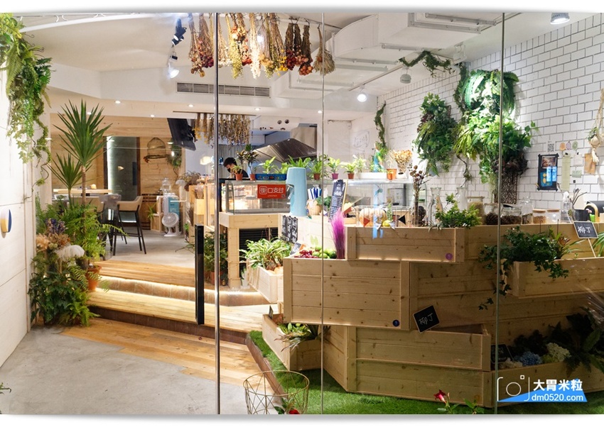 洞香春,店中店酒吧!一秒走進大亨小傳黑金奢華氛圍,隨機菜單深夜食堂x客製化調酒,捷運中山國中美食,台北調酒吧推薦, - 大胃米粒 DAVID & MILLY