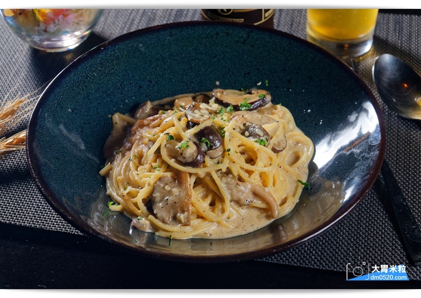 洞香春,店中店酒吧!一秒走進大亨小傳黑金奢華氛圍,隨機菜單深夜食堂x客製化調酒,捷運中山國中美食,台北調酒吧推薦, - 大胃米粒 DAVID & MILLY