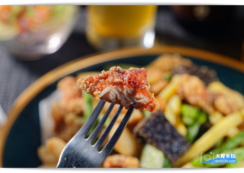 洞香春,店中店酒吧!一秒走進大亨小傳黑金奢華氛圍,隨機菜單深夜食堂x客製化調酒,捷運中山國中美食,台北調酒吧推薦, - 大胃米粒 DAVID & MILLY