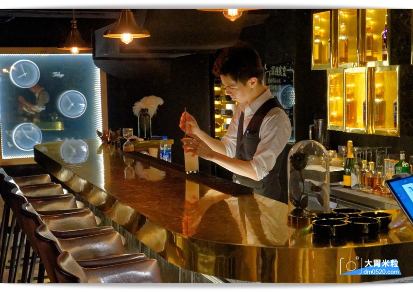 洞香春,店中店酒吧!一秒走進大亨小傳黑金奢華氛圍,隨機菜單深夜食堂x客製化調酒,捷運中山國中美食,台北調酒吧推薦, - 大胃米粒 DAVID & MILLY
