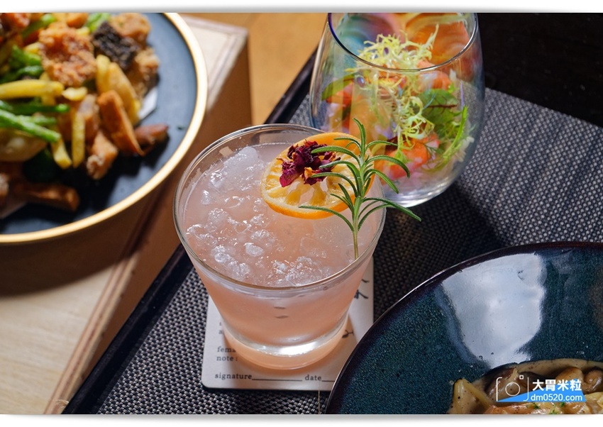 洞香春,店中店酒吧!一秒走進大亨小傳黑金奢華氛圍,隨機菜單深夜食堂x客製化調酒,捷運中山國中美食,台北調酒吧推薦, - 大胃米粒 DAVID & MILLY