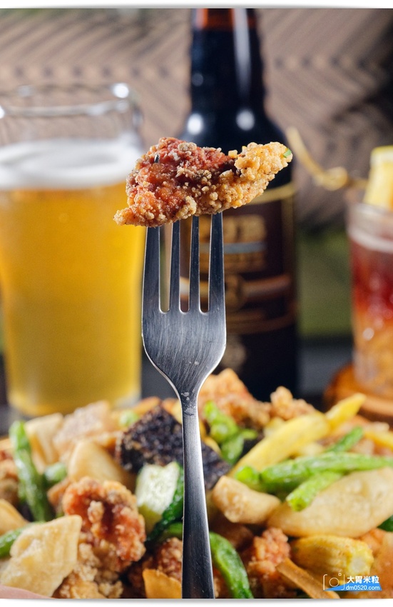 洞香春,店中店酒吧!一秒走進大亨小傳黑金奢華氛圍,隨機菜單深夜食堂x客製化調酒,捷運中山國中美食,台北調酒吧推薦, - 大胃米粒 DAVID & MILLY