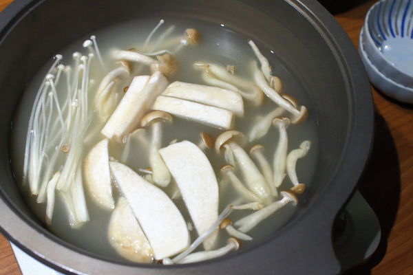 【台北美食】一笑-深夜小食堂！只有在這才能吃到的牛舌火鍋！