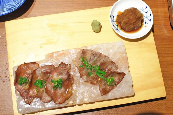 【台北美食】一笑-深夜小食堂！只有在這才能吃到的牛舌火鍋！