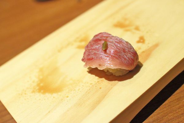 【台北美食】一笑-深夜小食堂！只有在這才能吃到的牛舌火鍋！