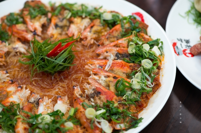 麥仔食-桃園｜一品活蝦桃園店｜台灣活蝦料理專賣 x 必點一品回味蝦、霸王蝦、胡椒蝦、脆皮雞｜團體聚餐首選｜桃園藝文中心美食