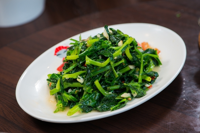 麥仔食-桃園｜一品活蝦桃園店｜台灣活蝦料理專賣 x 必點一品回味蝦、霸王蝦、胡椒蝦、脆皮雞｜團體聚餐首選｜桃園藝文中心美食