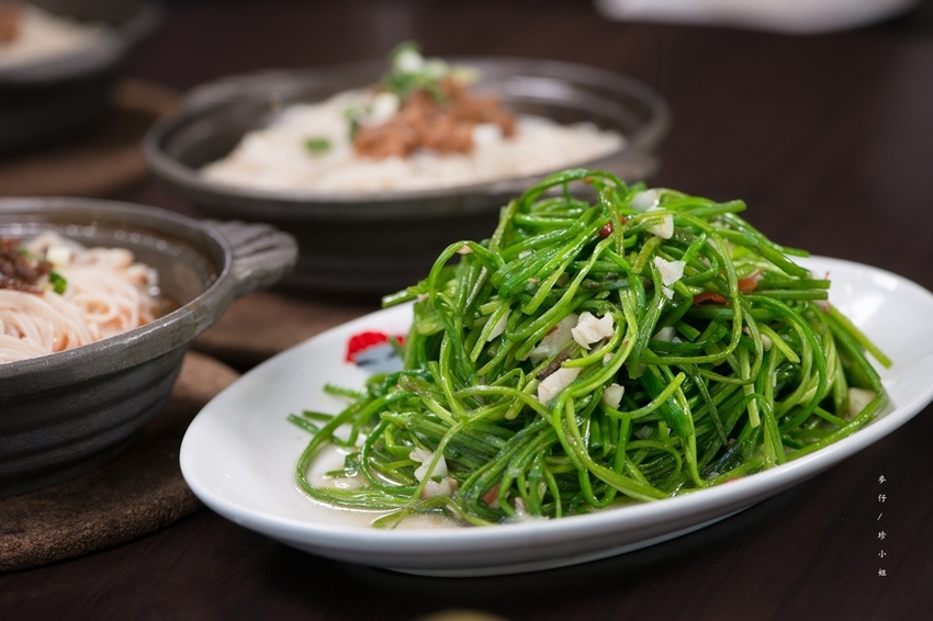 麥仔食-桃園｜一品活蝦桃園店｜台灣活蝦料理專賣 x 必點一品回味蝦、霸王蝦、胡椒蝦、脆皮雞｜團體聚餐首選｜桃園藝文中心美食