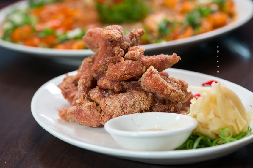 麥仔食-桃園｜一品活蝦桃園店｜台灣活蝦料理專賣 x 必點一品回味蝦、霸王蝦、胡椒蝦、脆皮雞｜團體聚餐首選｜桃園藝文中心美食