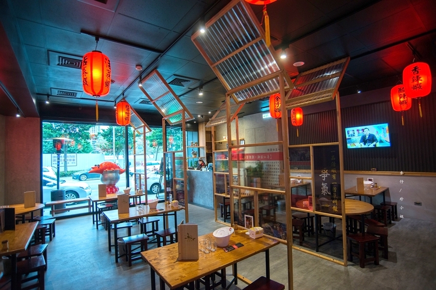 麥仔食-桃園｜一品活蝦桃園店｜台灣活蝦料理專賣 x 必點一品回味蝦、霸王蝦、胡椒蝦、脆皮雞｜團體聚餐首選｜桃園藝文中心美食