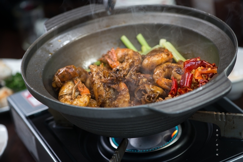 麥仔食-桃園｜一品活蝦桃園店｜台灣活蝦料理專賣 x 必點一品回味蝦、霸王蝦、胡椒蝦、脆皮雞｜團體聚餐首選｜桃園藝文中心美食