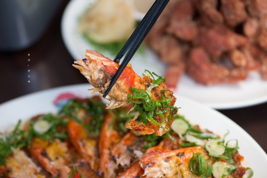 麥仔食-桃園｜一品活蝦桃園店｜台灣活蝦料理專賣 x 必點一品回味蝦、霸王蝦、胡椒蝦、脆皮雞｜團體聚餐首選｜桃園藝文中心美食