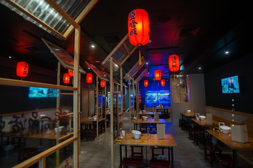 麥仔食-桃園｜一品活蝦桃園店｜台灣活蝦料理專賣 x 必點一品回味蝦、霸王蝦、胡椒蝦、脆皮雞｜團體聚餐首選｜桃園藝文中心美食