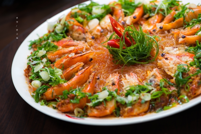 麥仔食-桃園｜一品活蝦桃園店｜台灣活蝦料理專賣 x 必點一品回味蝦、霸王蝦、胡椒蝦、脆皮雞｜團體聚餐首選｜桃園藝文中心美食