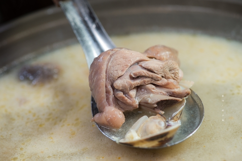 麥仔食-桃園｜一品活蝦桃園店｜台灣活蝦料理專賣 x 必點一品回味蝦、霸王蝦、胡椒蝦、脆皮雞｜團體聚餐首選｜桃園藝文中心美食