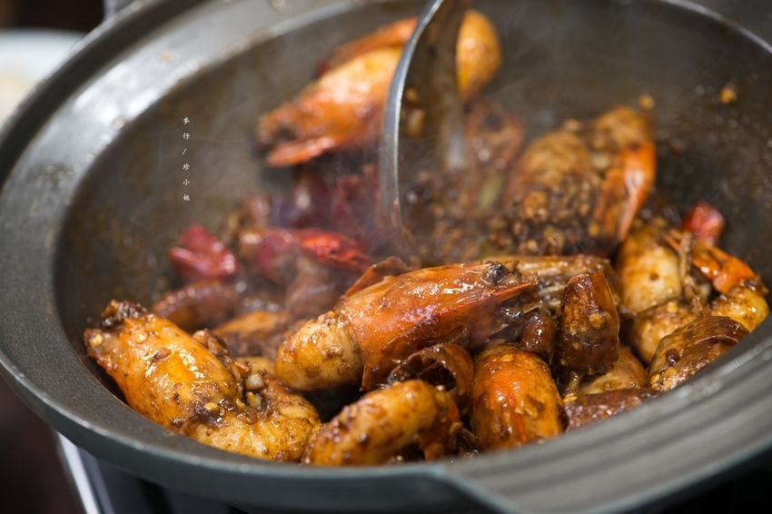 麥仔食-桃園｜一品活蝦桃園店｜台灣活蝦料理專賣 x 必點一品回味蝦、霸王蝦、胡椒蝦、脆皮雞｜團體聚餐首選｜桃園藝文中心美食