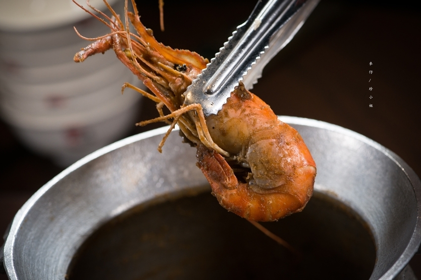 麥仔食-桃園｜一品活蝦桃園店｜台灣活蝦料理專賣 x 必點一品回味蝦、霸王蝦、胡椒蝦、脆皮雞｜團體聚餐首選｜桃園藝文中心美食