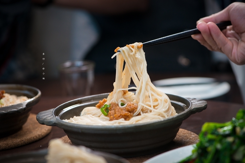 麥仔食-桃園｜一品活蝦桃園店｜台灣活蝦料理專賣 x 必點一品回味蝦、霸王蝦、胡椒蝦、脆皮雞｜團體聚餐首選｜桃園藝文中心美食
